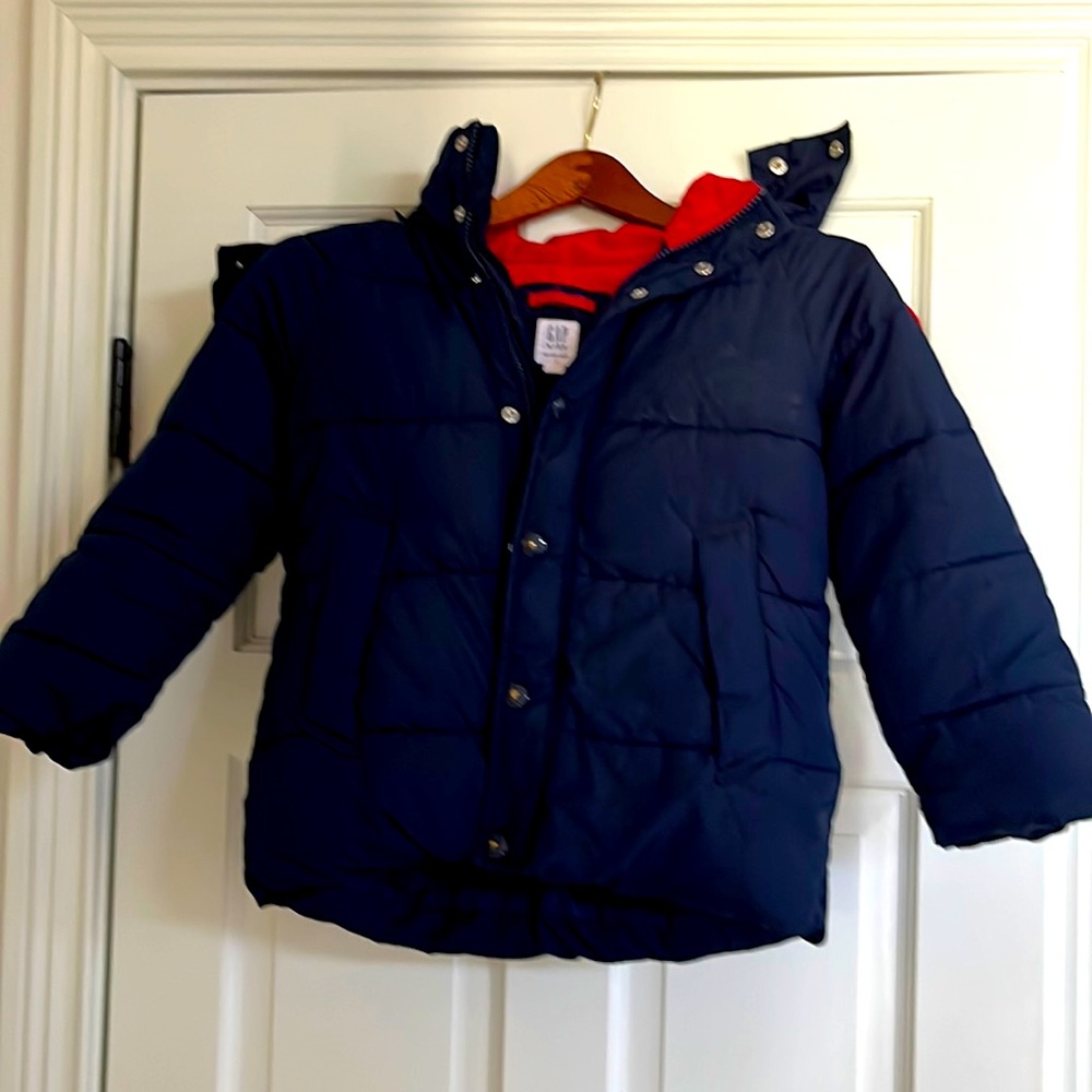 Kids Gap winter coat. Great used condition. Detachable hood. Very warm.